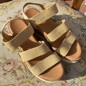 Universal Thread Benni Sporty Cork Platform Sandals Size 8